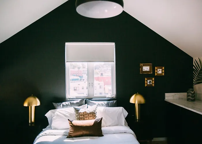 Deluxe Queen Room